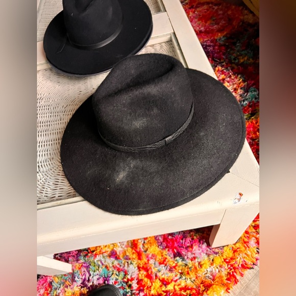 3 wool hat bundle universal thread - Picture 9 of 11